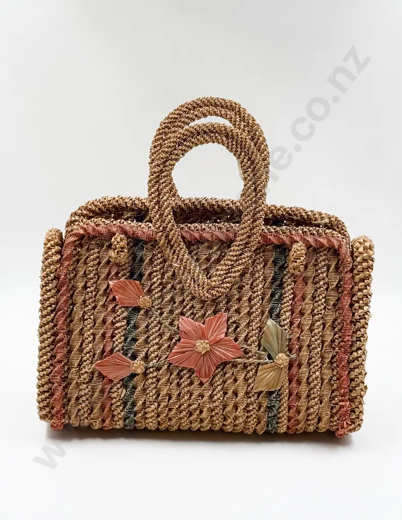 Vintage Straw Handbag Image 1++
