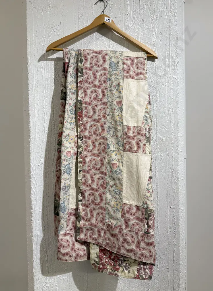 Vintage Simple Pattern Quilt Image 1++