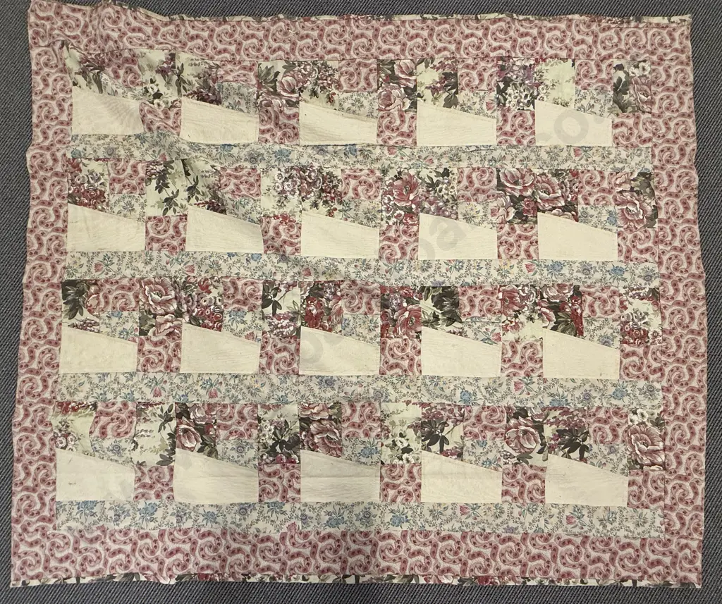 Vintage Simple Pattern Quilt Image 1++