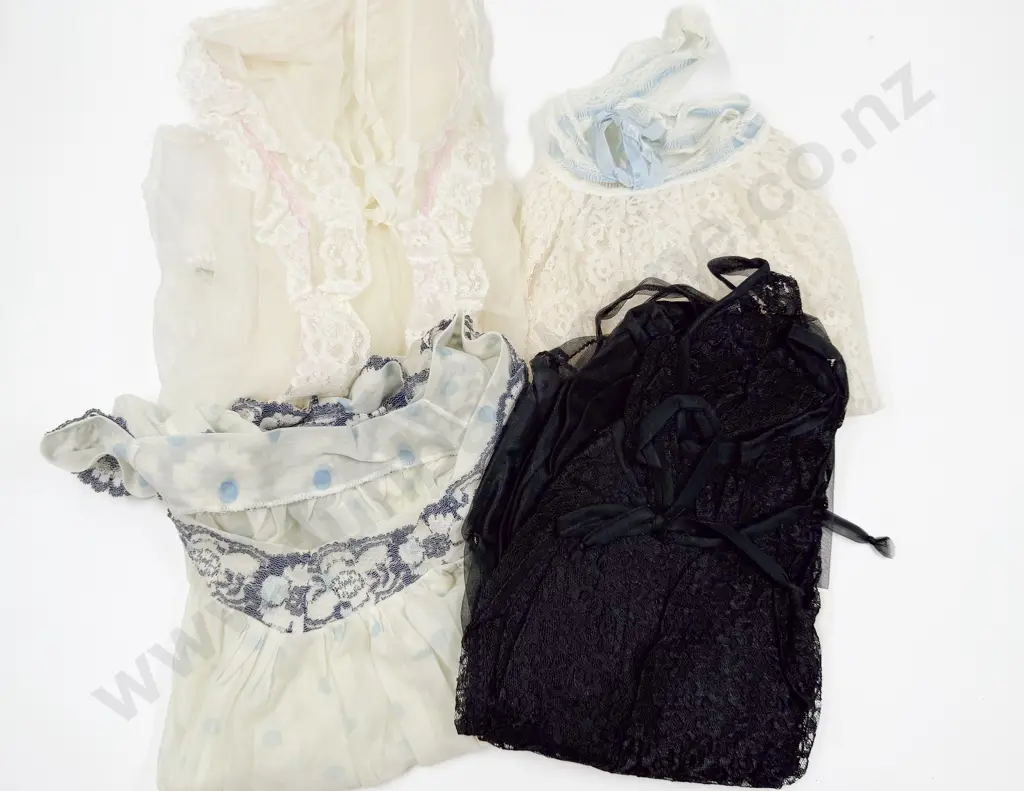Vintage 1930's - 40's As New Nightatire & Various Image 1++