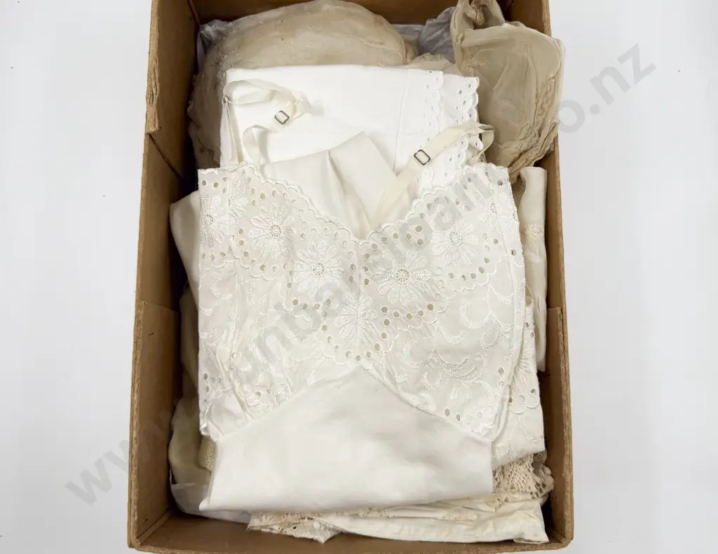 Collection Edwardian & Later Cotton Lace & Knitted Garments Image 1++