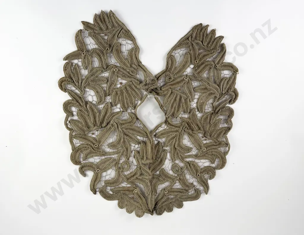 Victorian Linen Lace Collar Image 1++