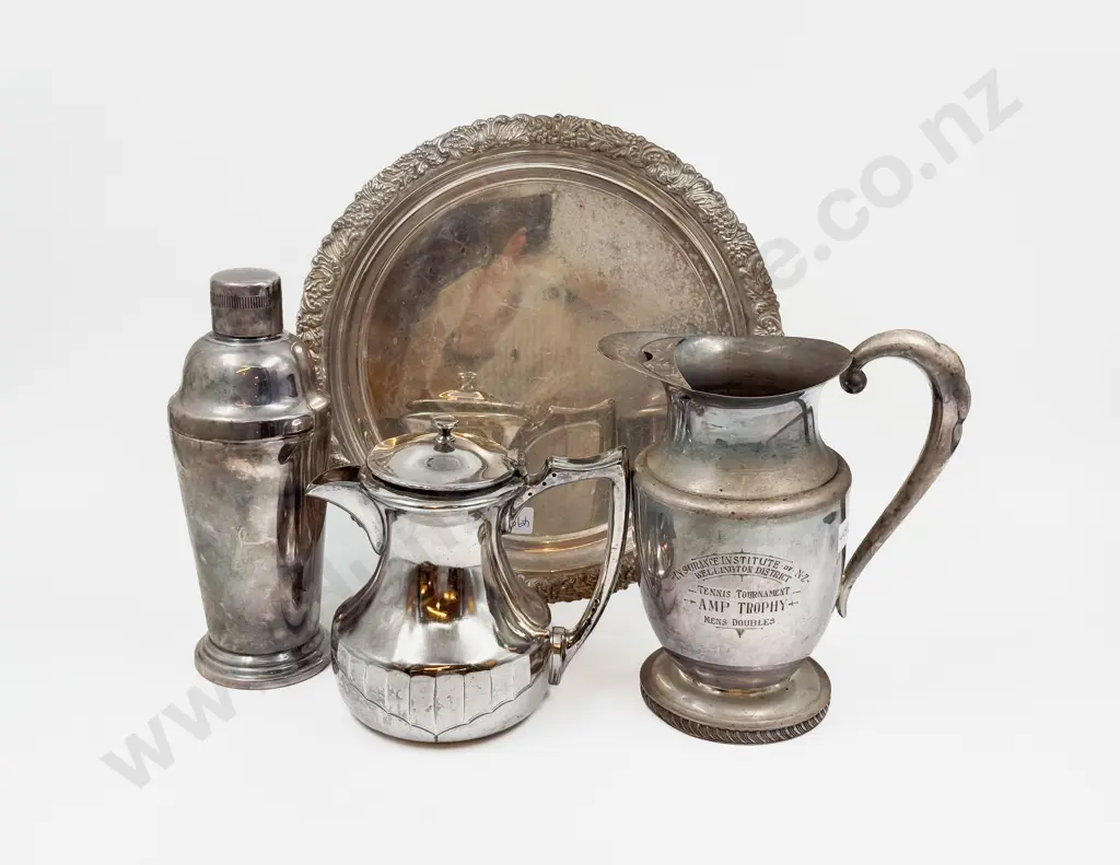 Cocktail Shaker with Qty of Assorted S/P Image 1++