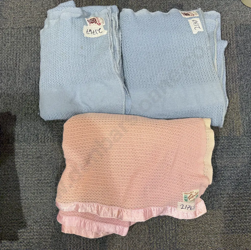 Pair of Vintage NZ  Woolen Blankets Together With Similar Image 1++