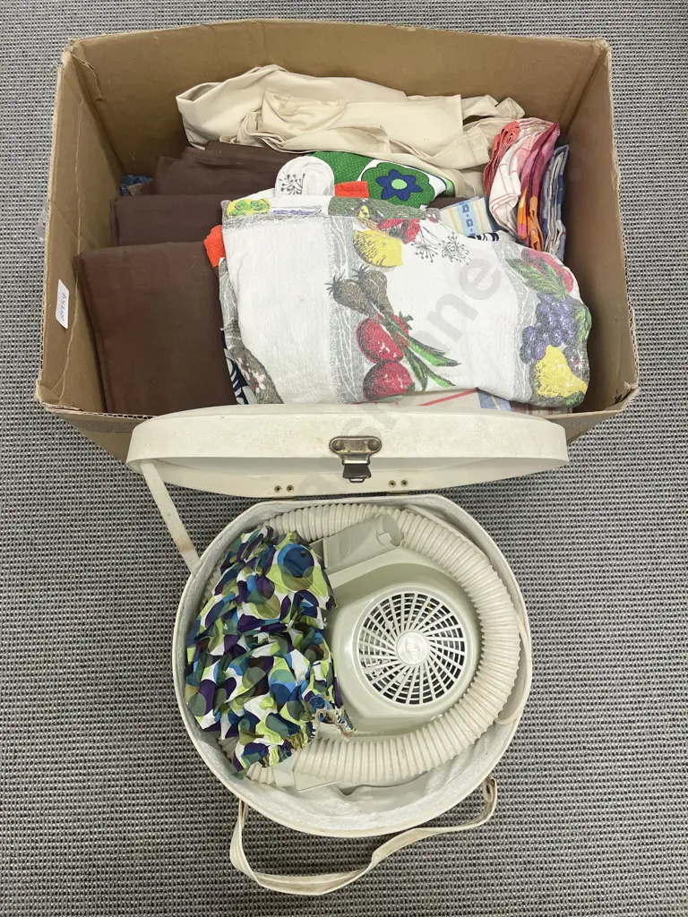 Qty of Assorted Table Linen and Tea Towels Image 1++