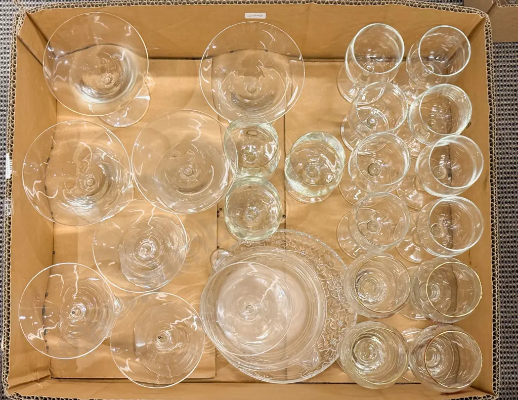 Qty of Assorted Glassware Image 1++
