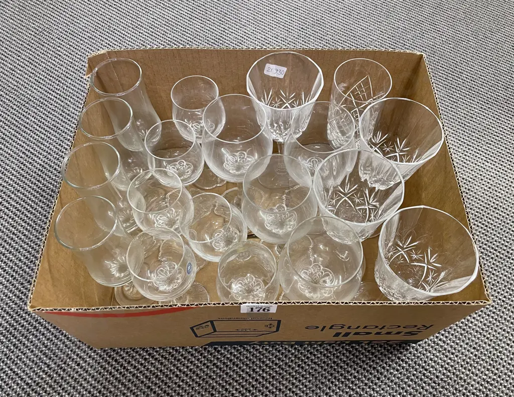 Small Qty of Assorted Wine Glasses Image 1++