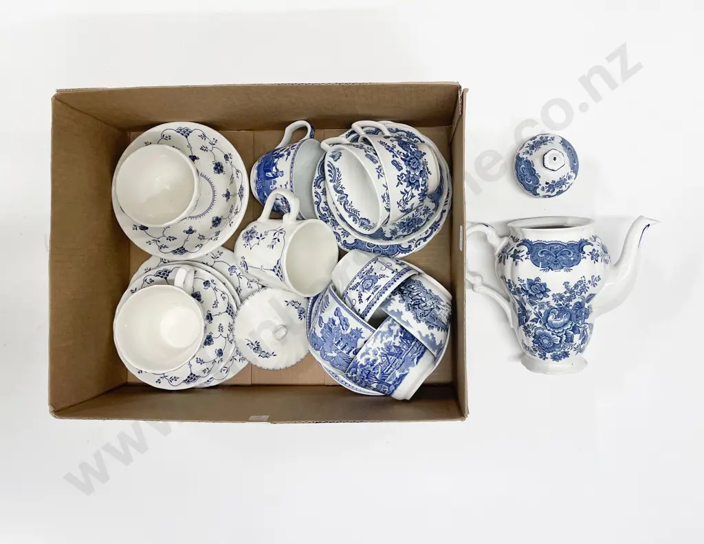 Qty of Assorted Blue and White China Image 1++
