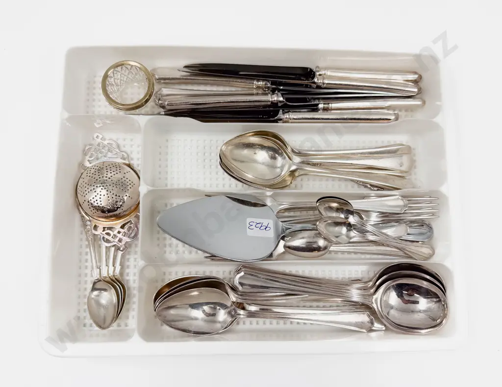 Boxed Fish Service with Tray of Assorted Cutlery Image 1++