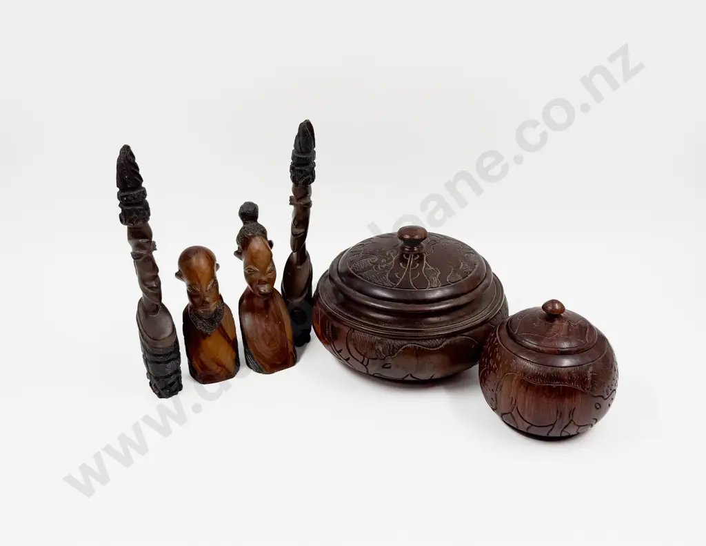 Qty of Assorted Tourist Woodware Image 1++