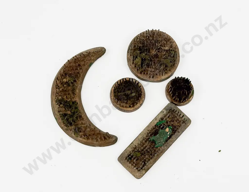 Qty of Assorted Flower Frogs Image 1++