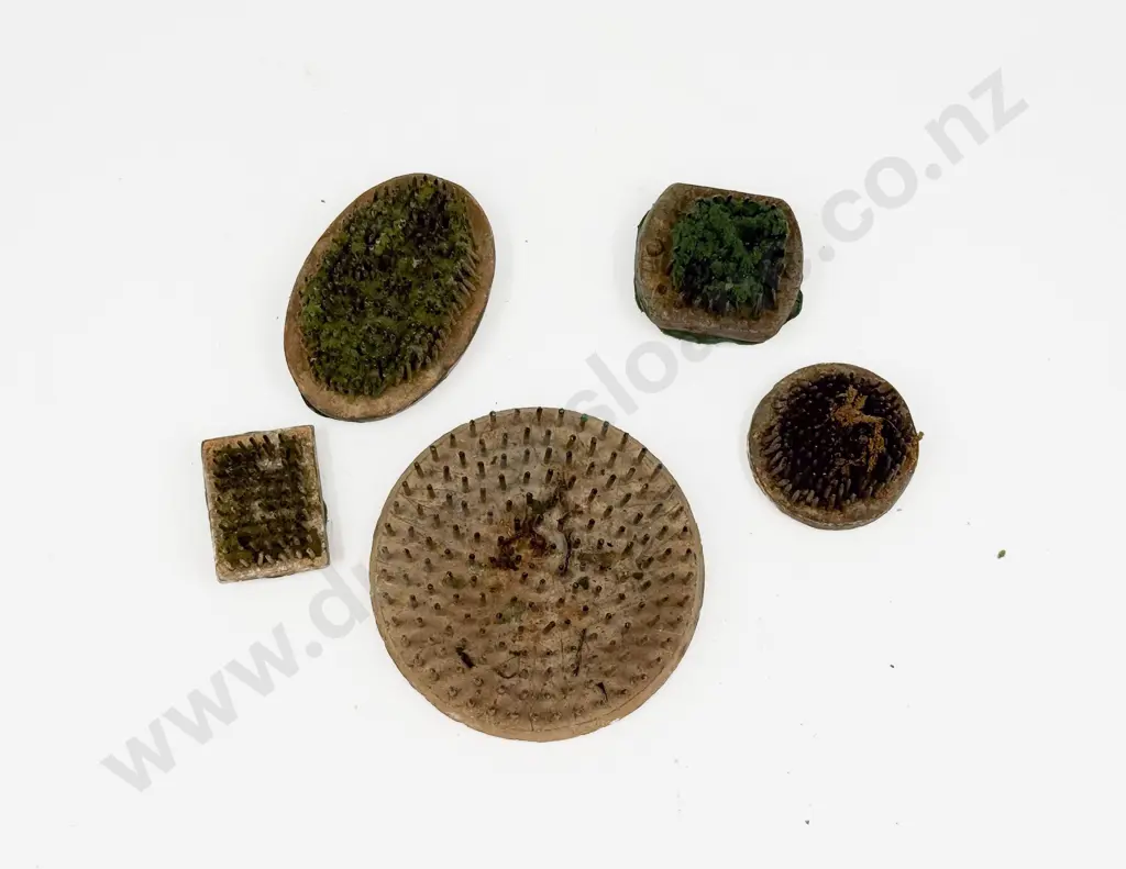 Qty of Assorted Flower Frogs Image 1++