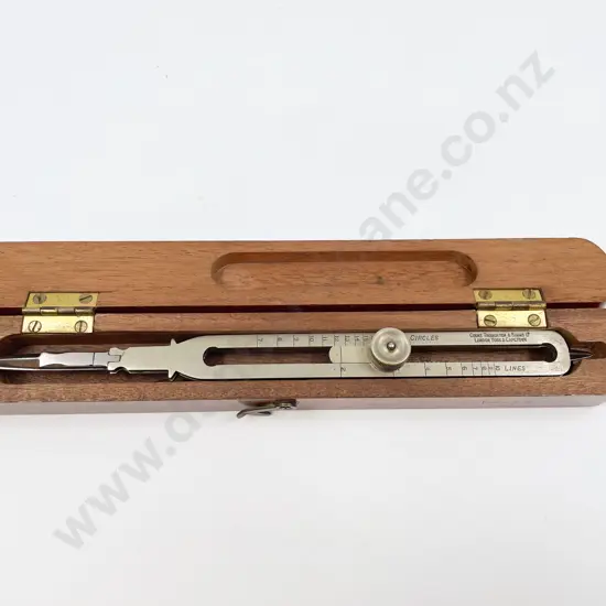 Scaling Dividers in Wooden Case