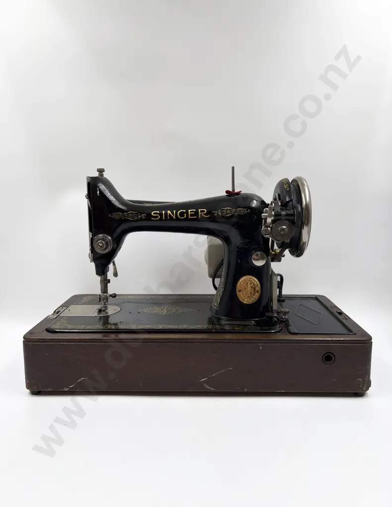 Singer Sewing Machine In Case Image 1++