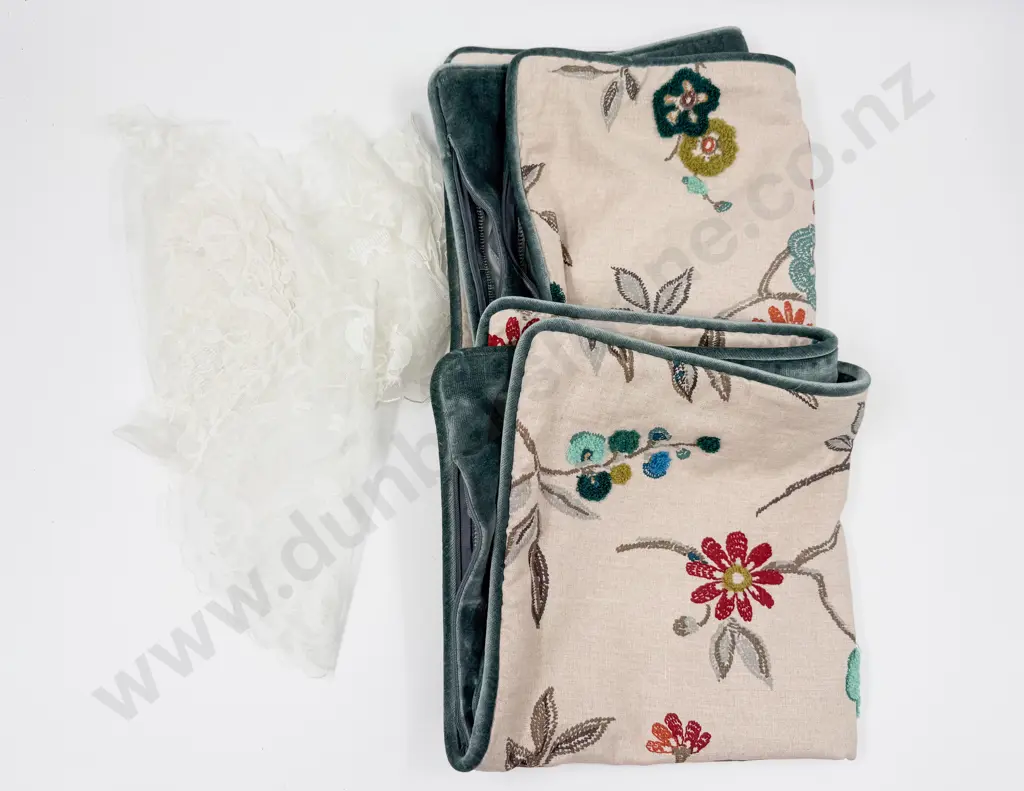 Pair of Fine Quality Cushion Covers Image 1++