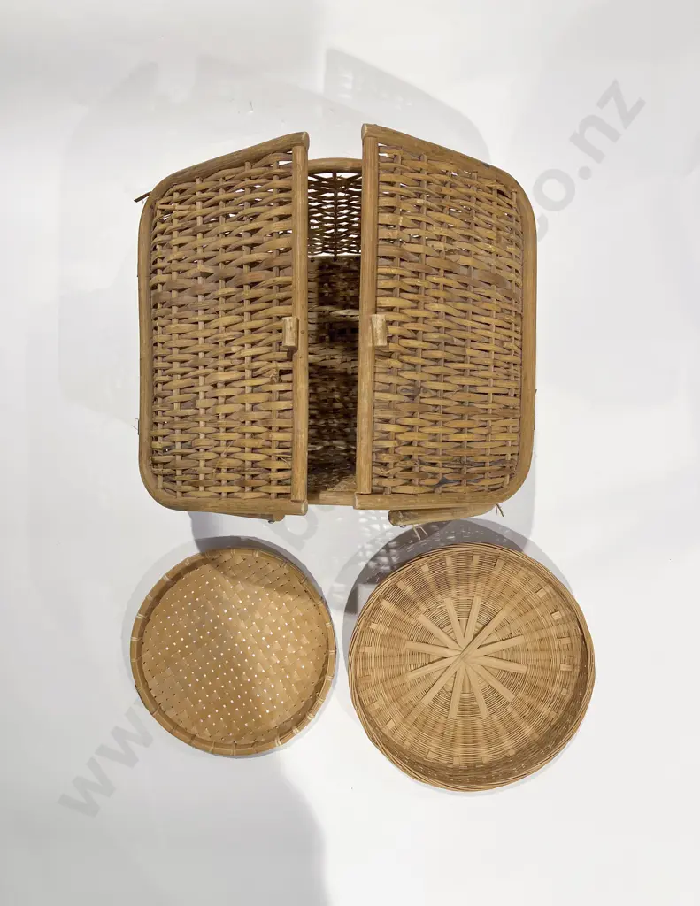Quantity Assorted Wicker Baskets & Trays Etc Image 1++