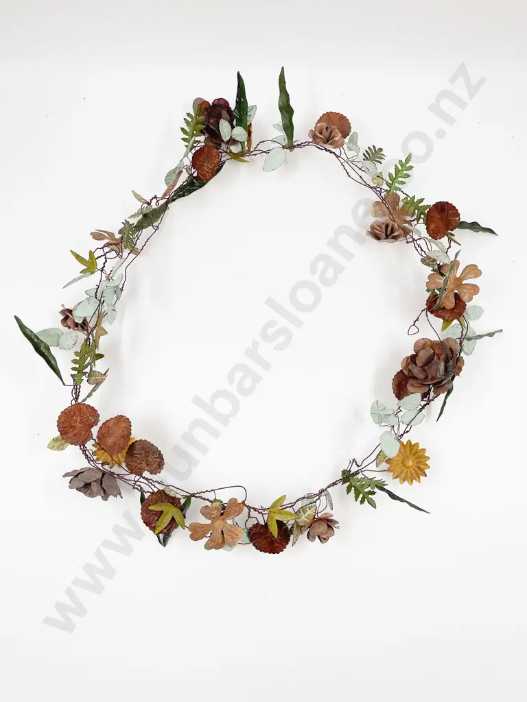 Tin Floral Wreath Wall Hanging Image 1++