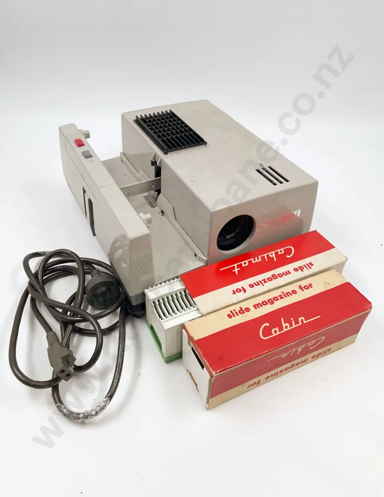 Vintage Slide Projector & Assorted Slides Image 1++