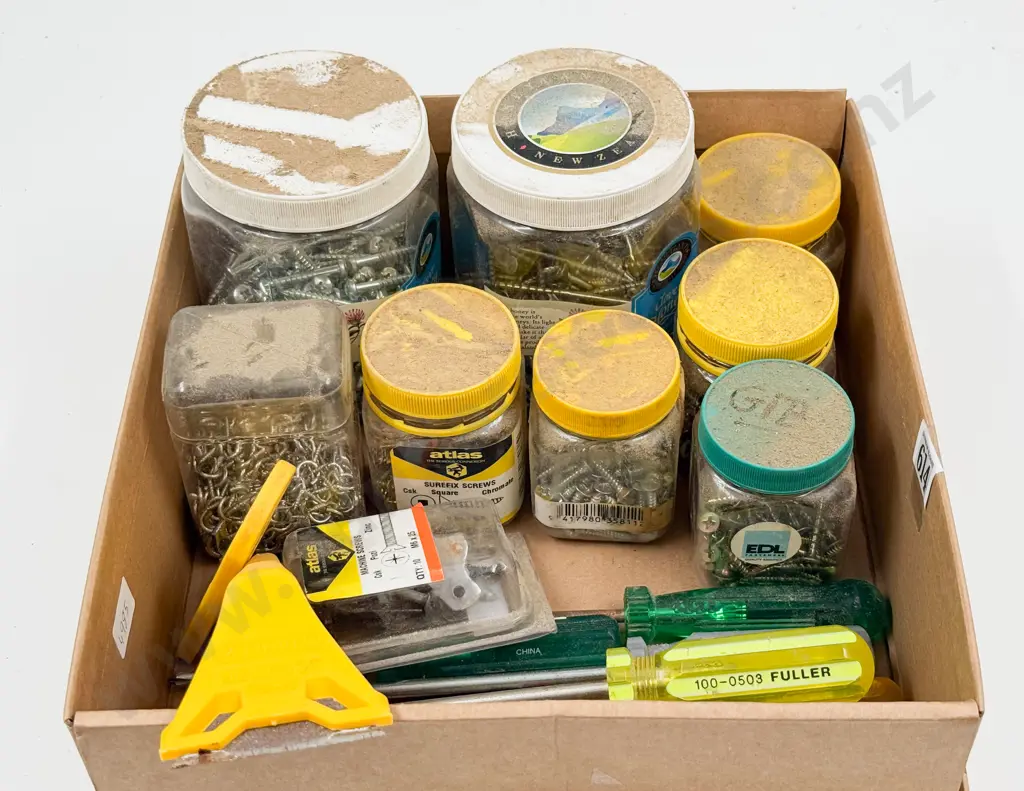 Quantity of Assorted Screws & Screwdrivers Etc Image 1++