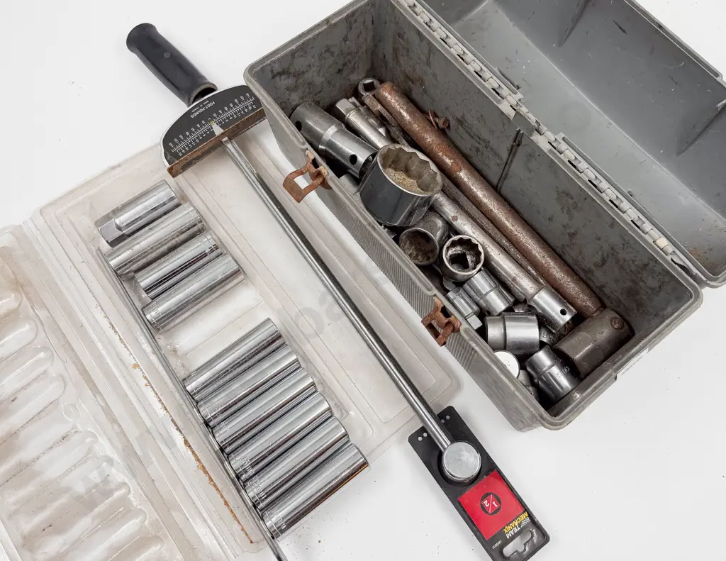 Tool Box of Assorted Socket Wrenches & Fittings Etc Image 1++