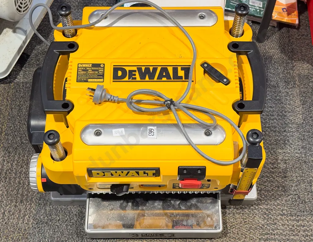 DeWalt 330mm Thickness Planer Image 1++