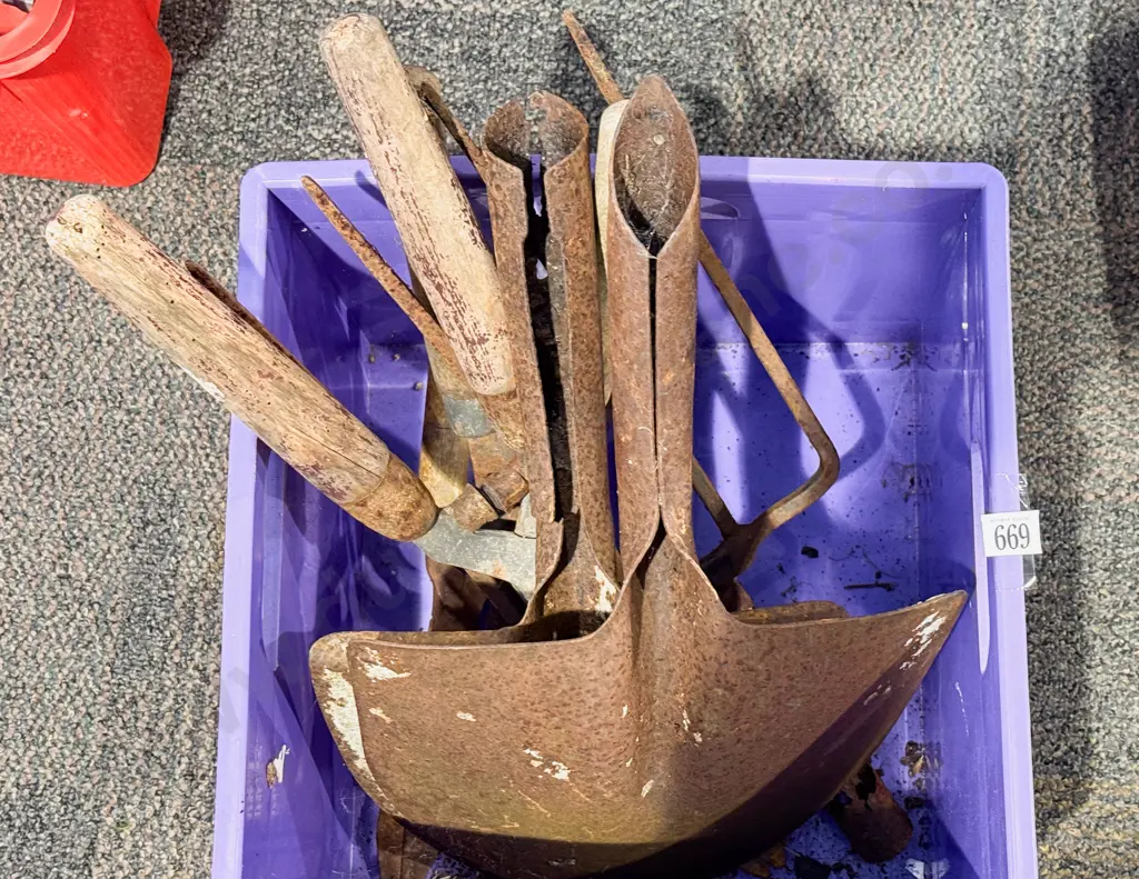 Small Quantity of Assorted Tools Including Two Shovel Heads Image 1++