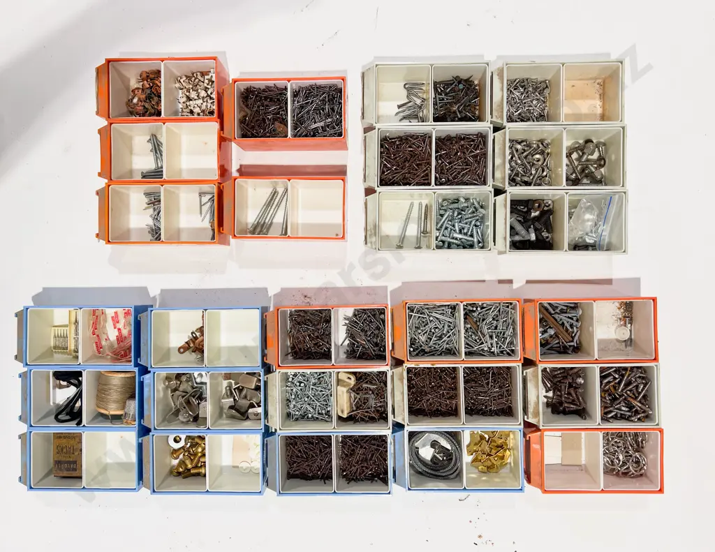 Quantity of Small Modular Multi-Drawer Units & Assorted Accessories Image 1++