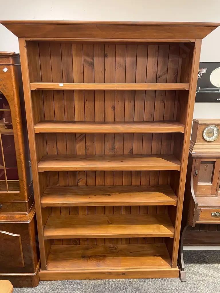 Rimu Open Bookcase Image 1++