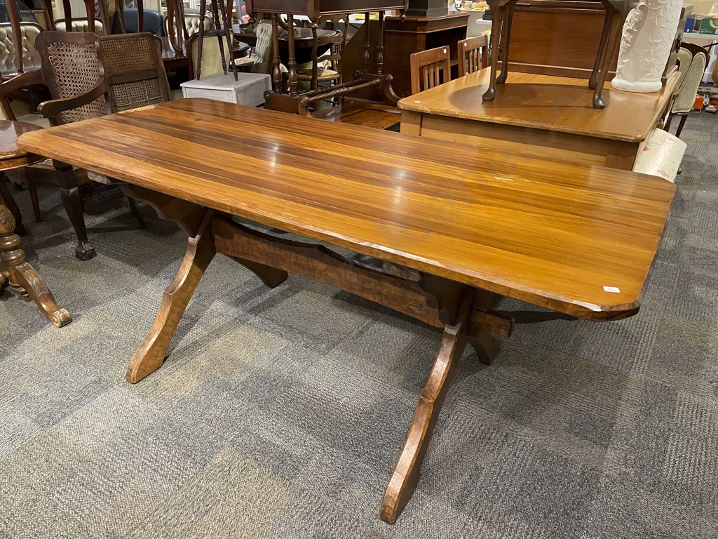 Chapman Taylor Dining Table Image 1++