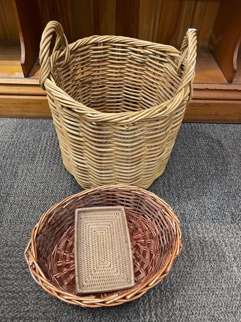 Wicker Basket & Assorted Image 1++