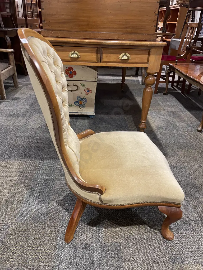 Reproduction Button Back Nursing Chair Image 1++