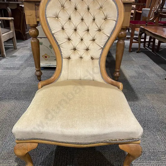 Reproduction Button Back Nursing Chair