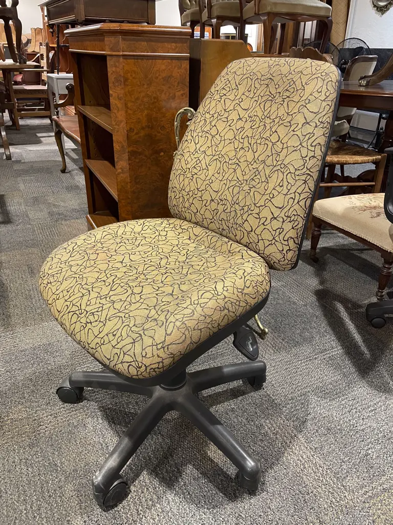 Two Office Chairs Image 1++