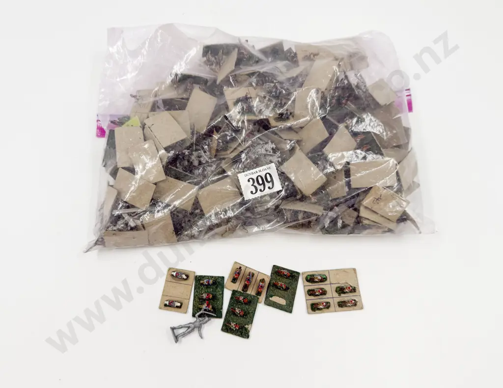 Quantity of Assorted Painted & Unpainted Miniature Gaming Soldiers Image 1++