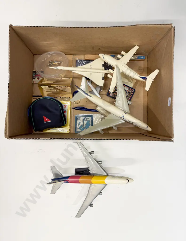 Quantity of Assorted Airline Memorabilia incl Badges Model Airplanes etc Image 1++