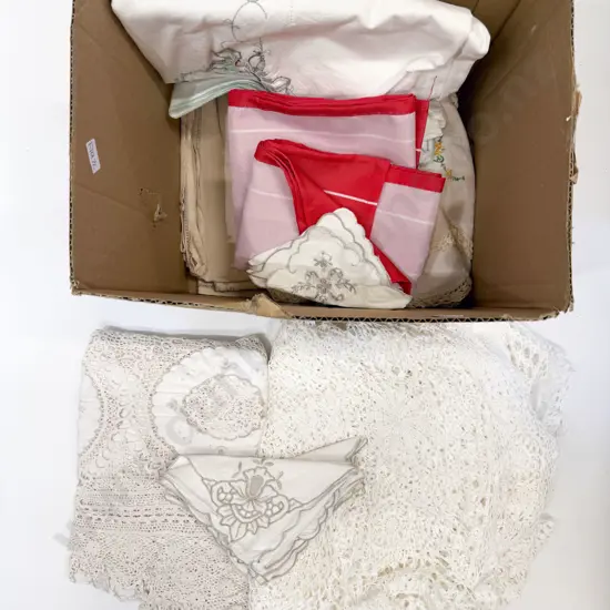 Quantity of Assorted Vintage Table Linen etc