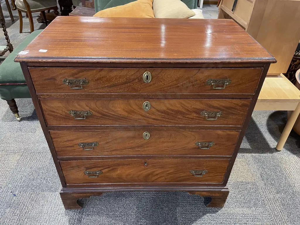 Geo III Mahogany Four Drawer Chest Image 1++