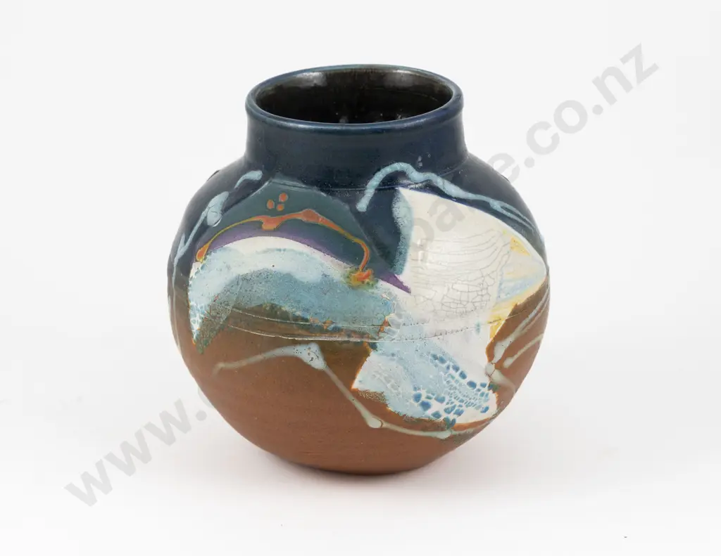 Barry Ball Vase Image 1++