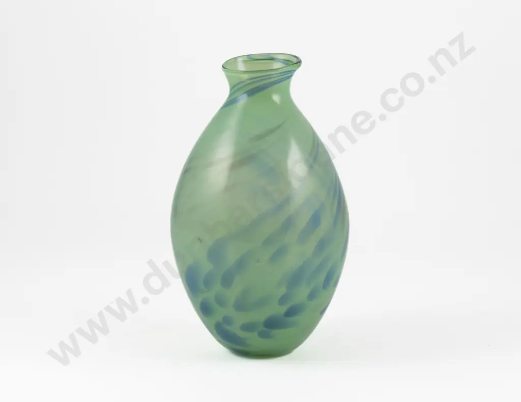 Art Glass Vase Image 1++