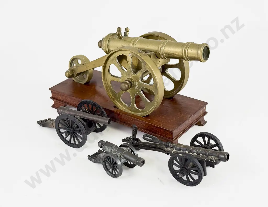 Small All Brass Field Cannon Model on Stand with Three Miniature Models Image 1++