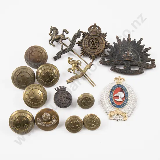Assorted Military NZ and World Buttons and Badges (15)