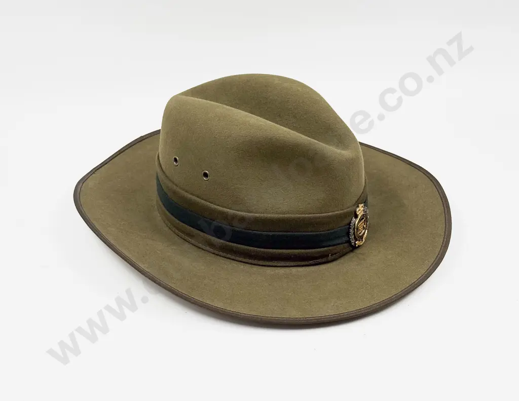 NZ Army Slouch Hat with Royal NZ Engineers Badge Image 1++