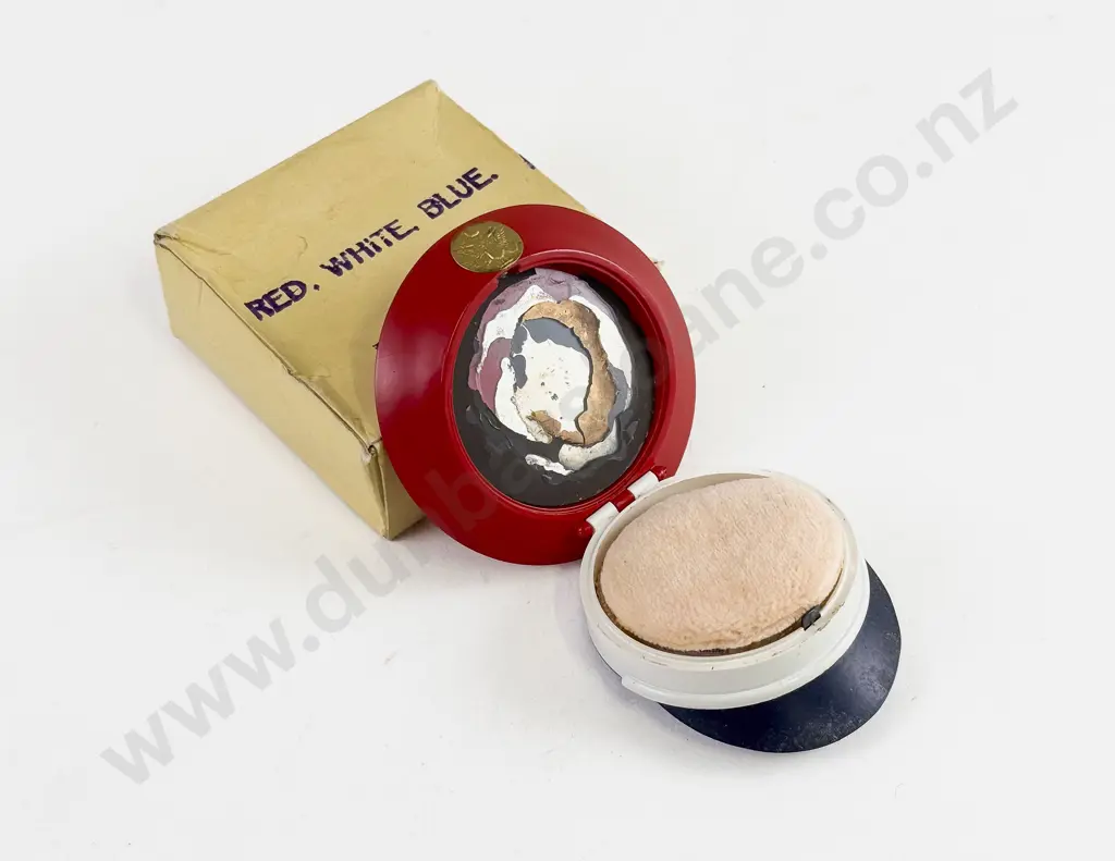 Original Boxed WW2 USA Henriette Powder Compact in the form of Army Officers Cap Image 1++