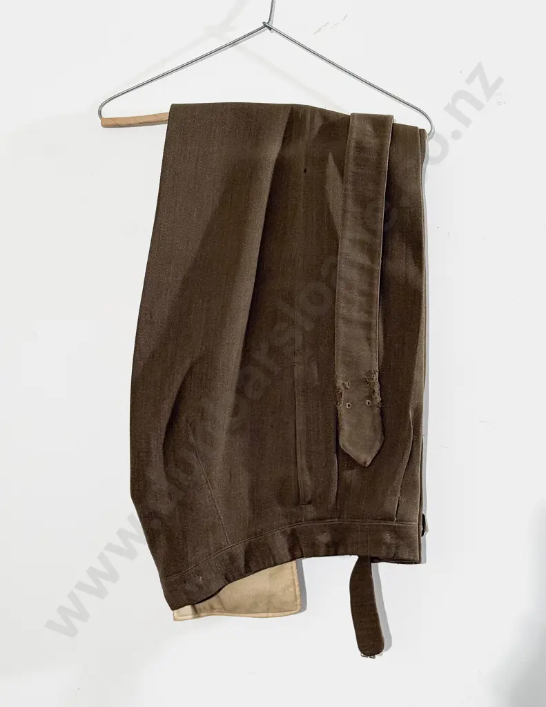 WWII NZ Defence Force (Army) Captains Service Dress Uniform Image 1++