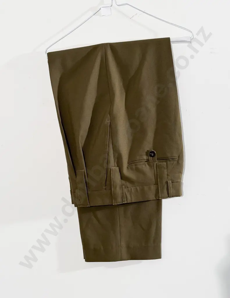 NZ Defence Force (Army) Women Captain’s Service Dress Uniform Image 1++
