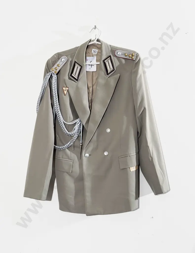 National Volksarmee Landstreitkräfte (Ground Forces East German Army) Captain (Hauptmann) Service Dress Tunic Image 1++