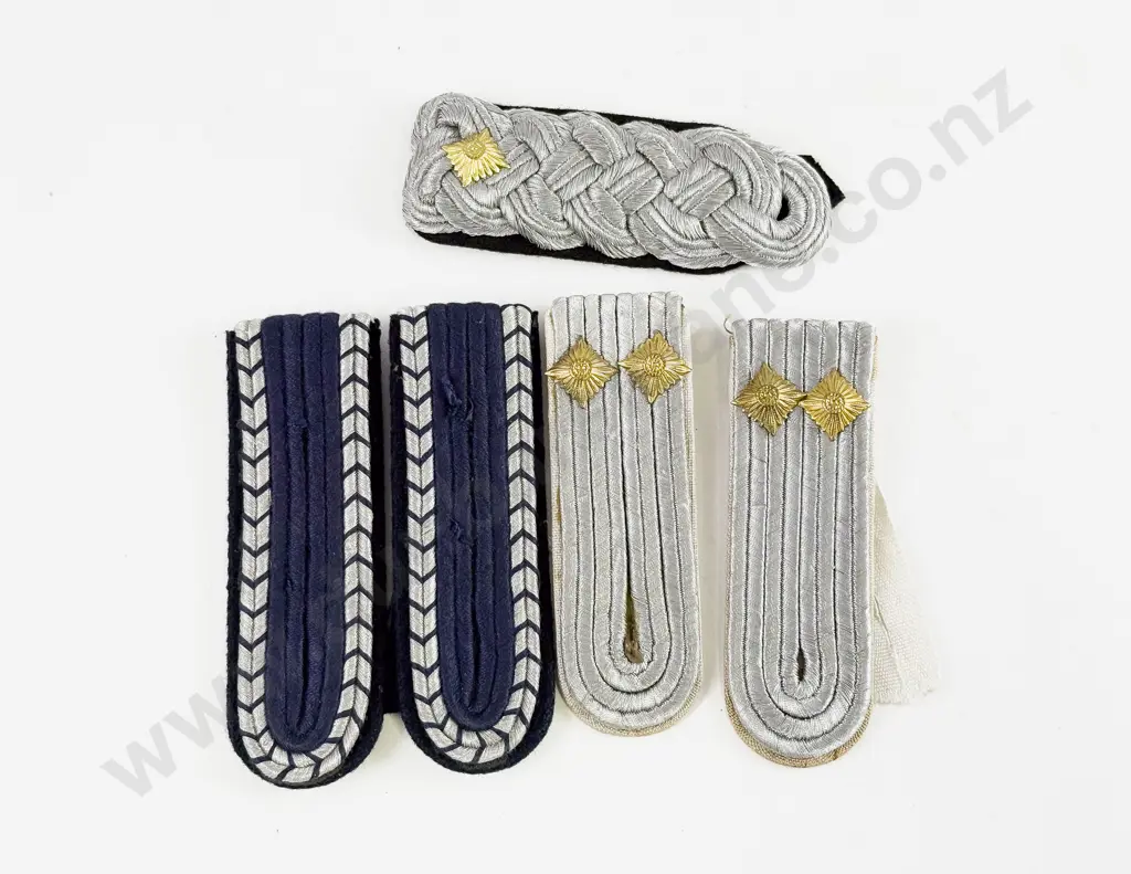 East German Army Collar Tabs and Epaulettes Image 1++