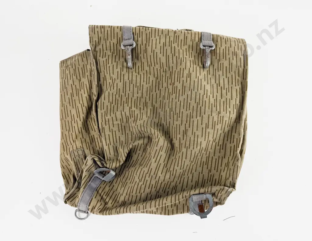 East German Army (NVA) Strichtarn (Rain Drop) Pattern Back Pack Image 1++