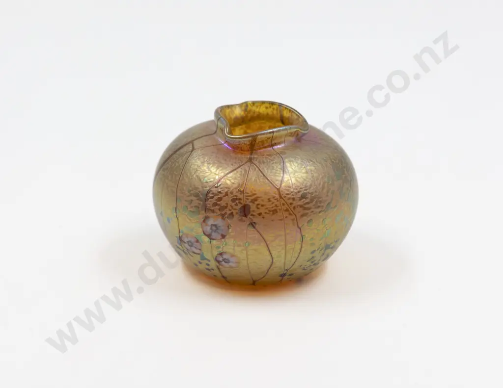 Signed Richard Golding 2007 Posy Vase Image 1++