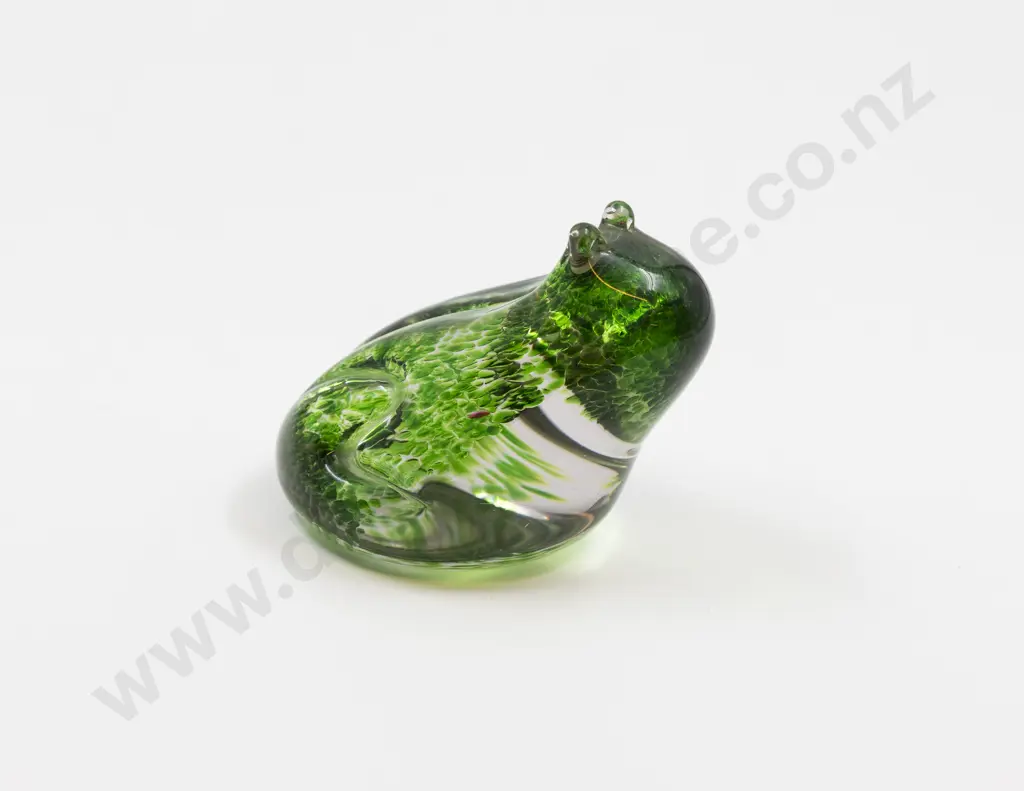 Wedgwood Encased Speckled Green Frog Paperweight Image 1++
